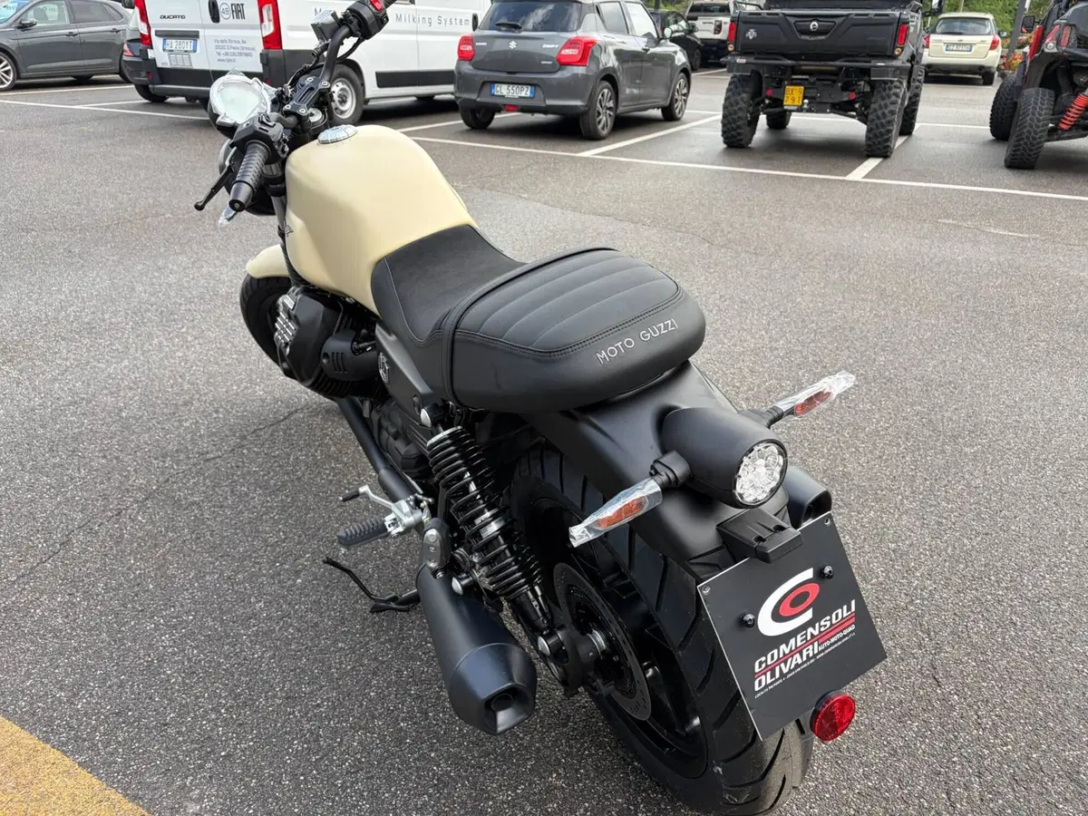 Moto Guzzi V7 Stone (2025 - 26) (4)
