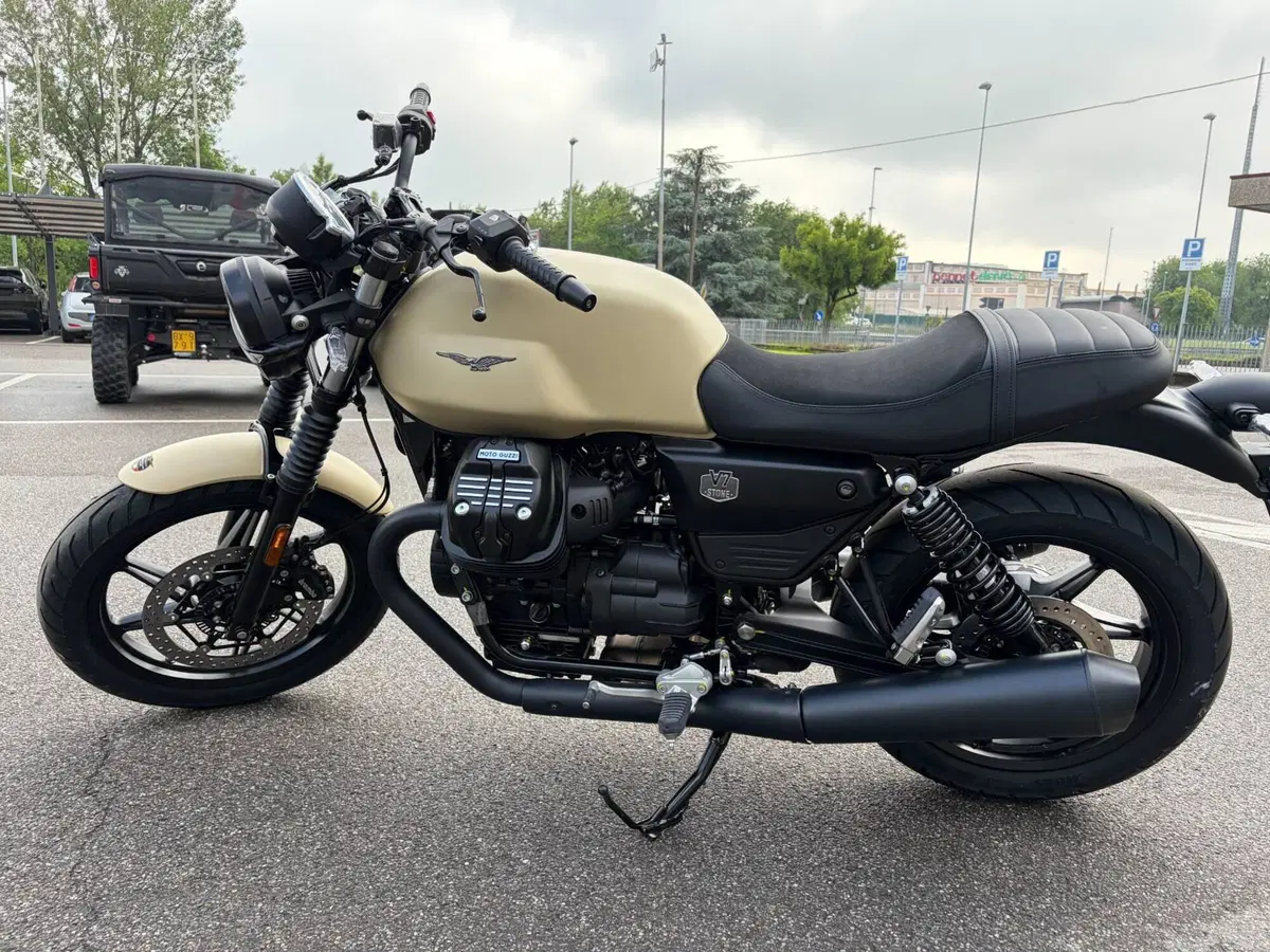 Moto Guzzi V7 Stone (2025 - 26) (5)