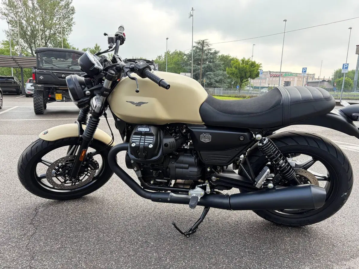 Moto Guzzi V7 Stone (2025 - 26) (6)
