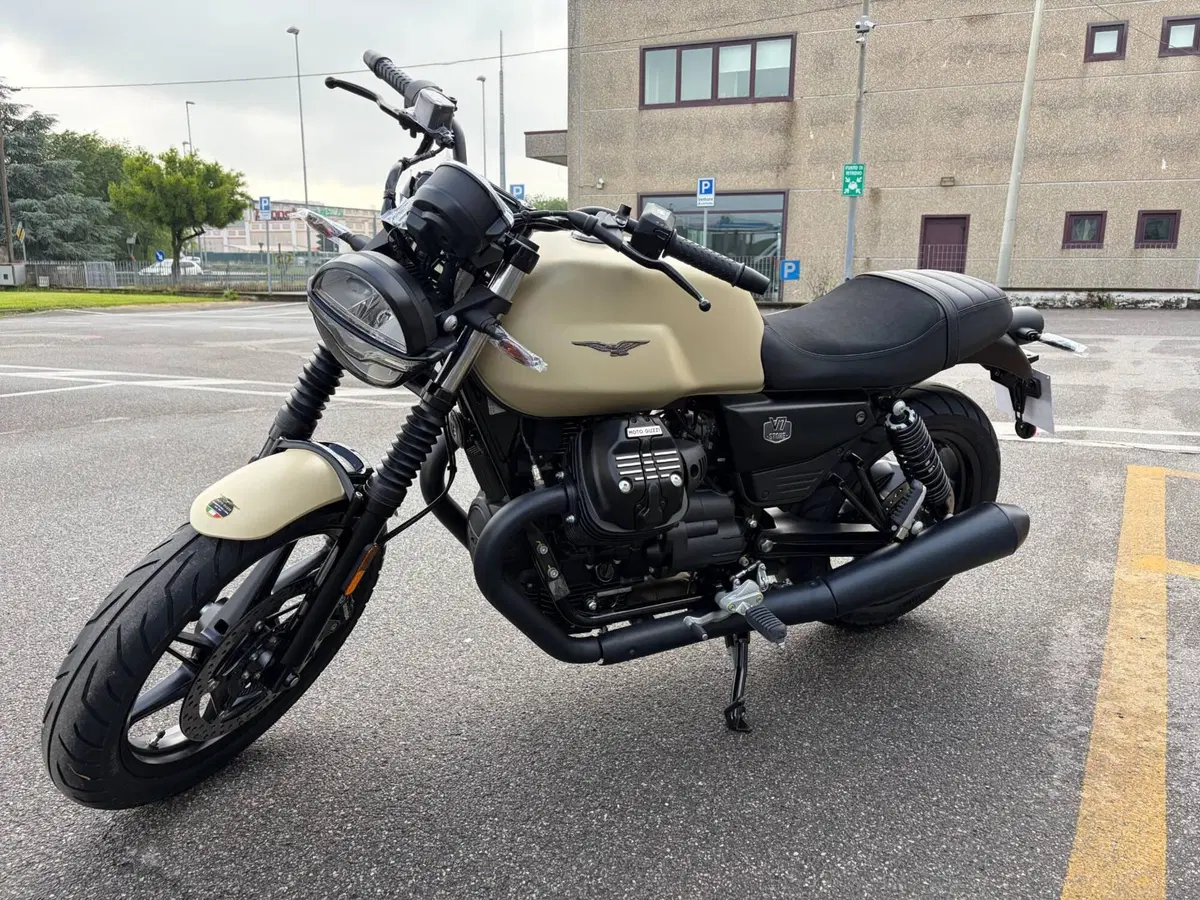 Moto Guzzi V7 Stone (2025 - 26) (7)