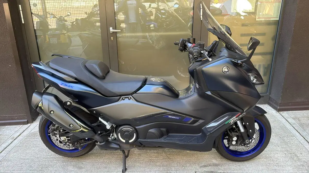 Yamaha T-Max 560 (2022 - 24) (8)