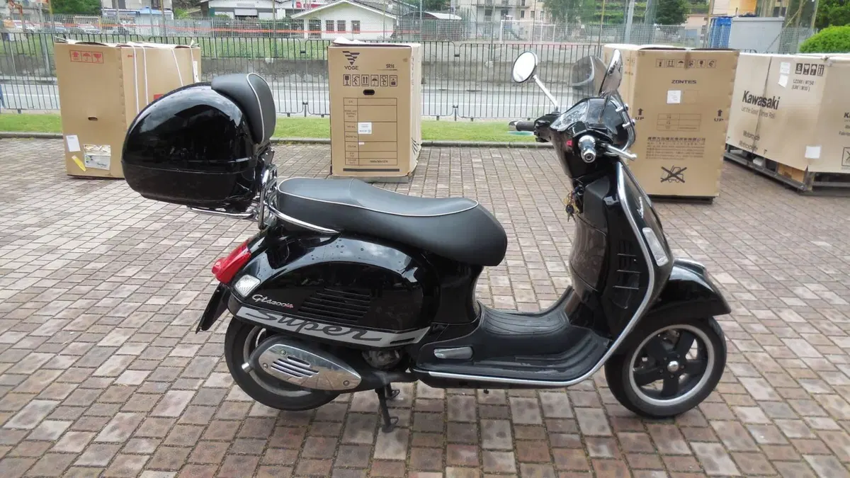 Vespa GTS 300 (2010 - 14) (2)