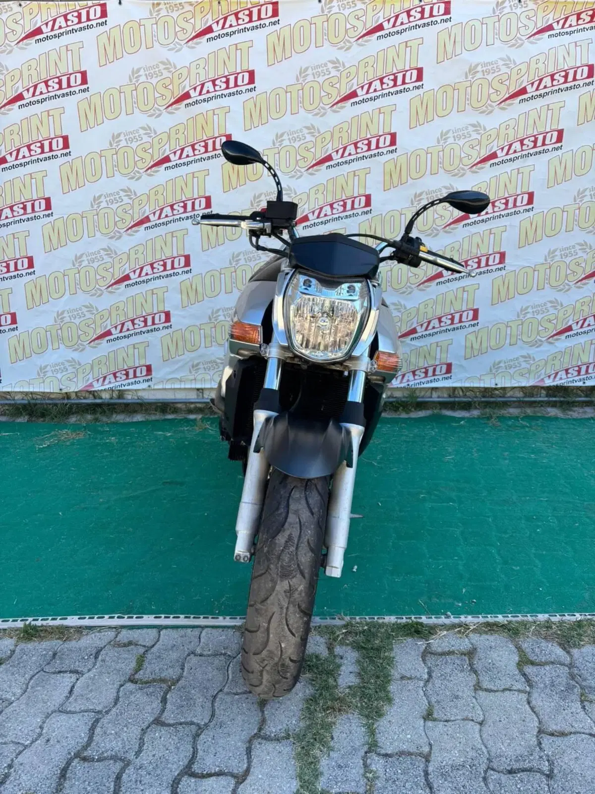 Suzuki GSR 600 (2006 - 11) (3)