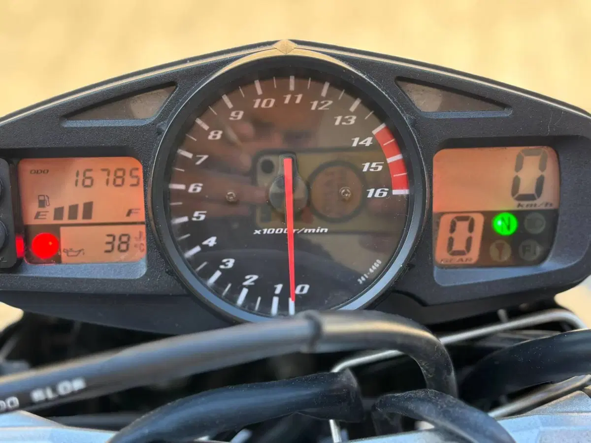 Suzuki GSR 600 (2006 - 11) (4)