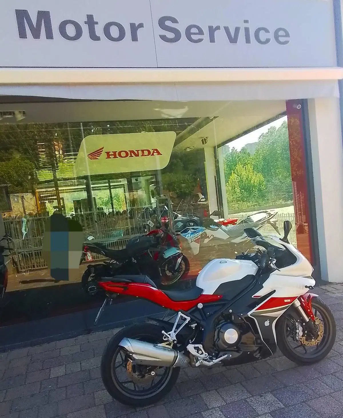 Benelli BN 302 R (2017 - 20) (2)