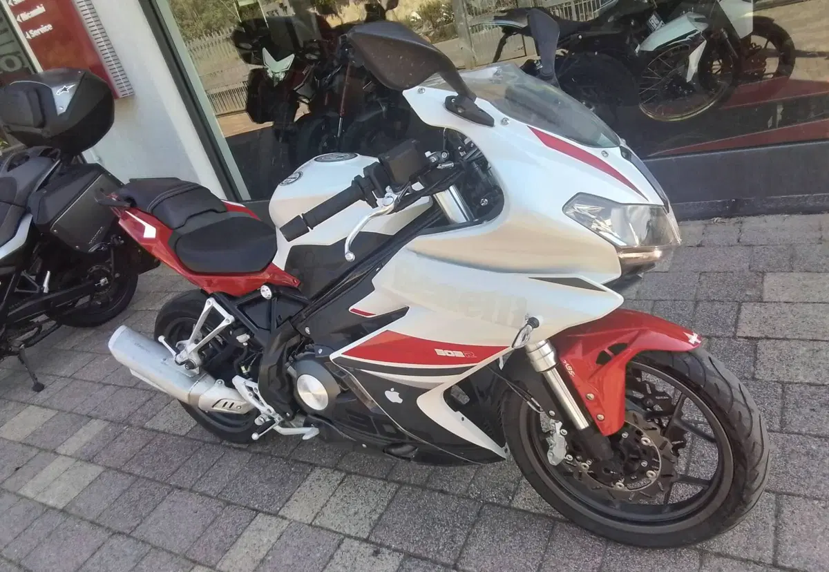 Benelli BN 302 R (2017 - 20) (4)