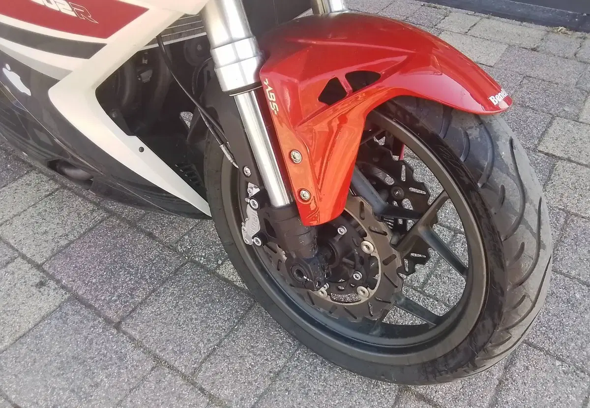 Benelli BN 302 R (2017 - 20) (5)