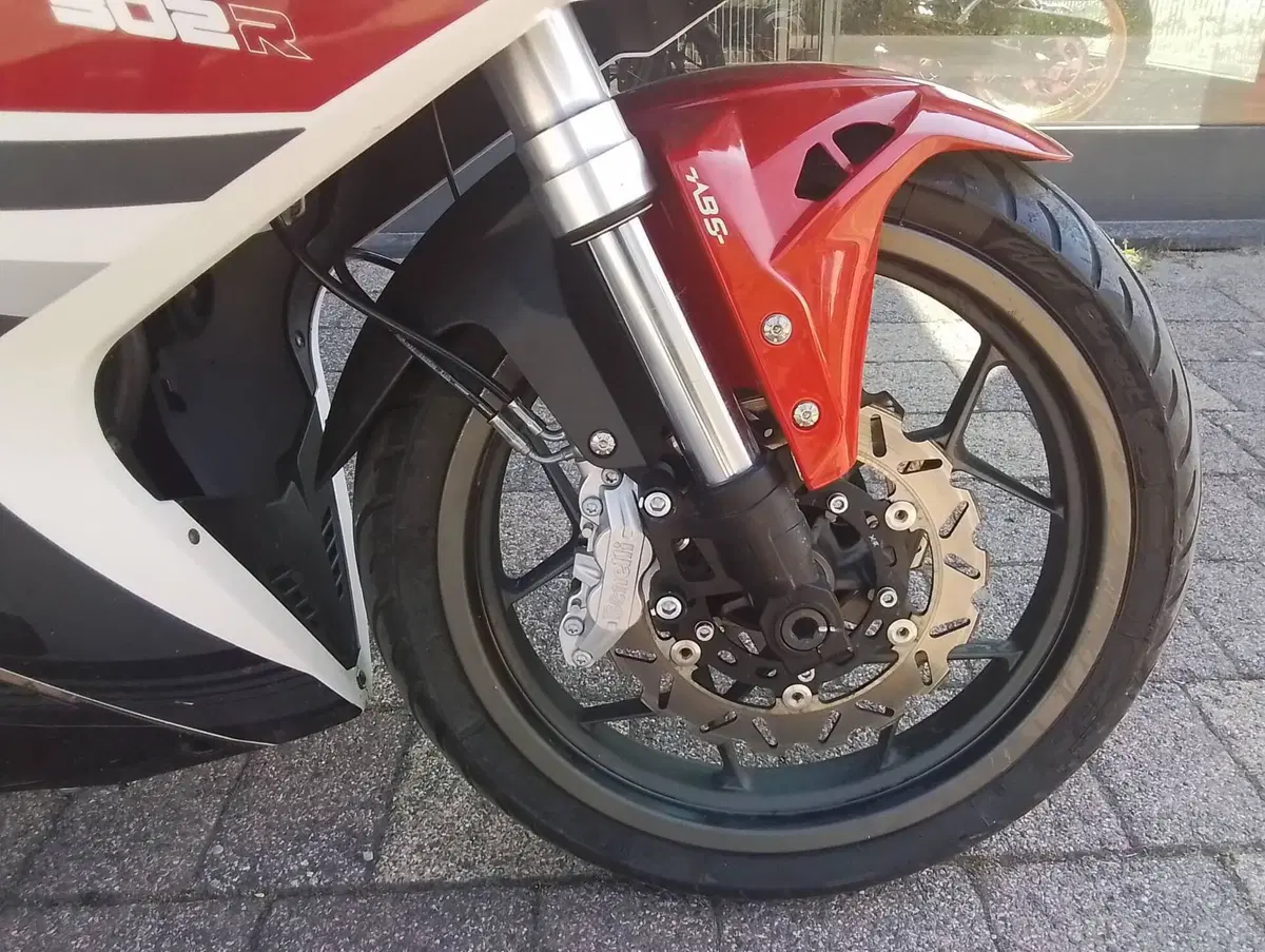 Benelli BN 302 R (2017 - 20) (10)