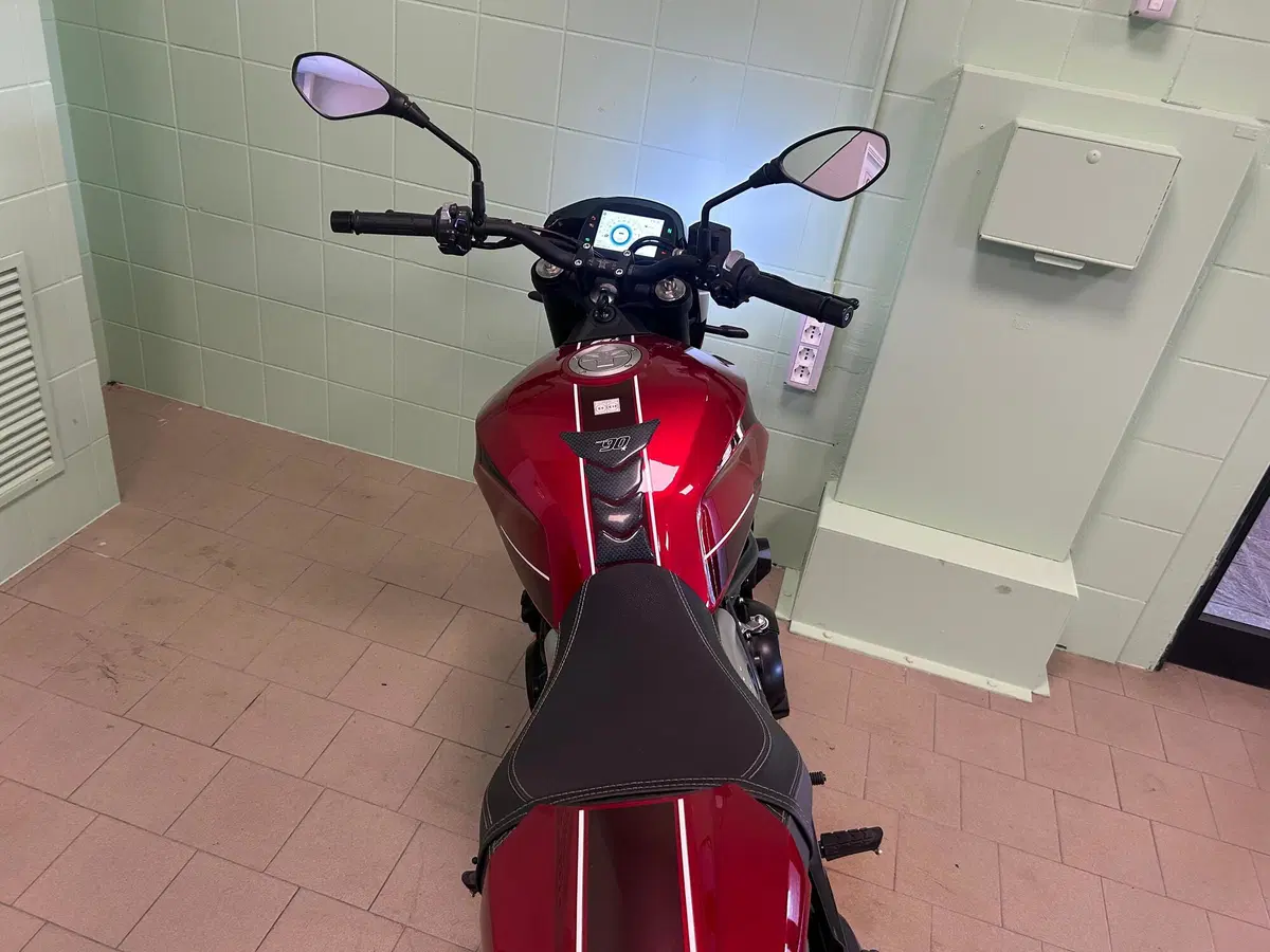Moto Morini SEIEMMEZZO STR (2022 - 26) (12)