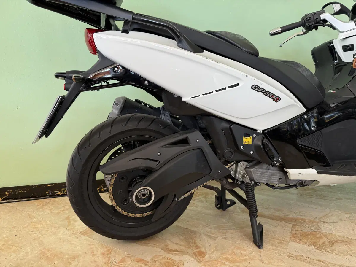 Gilera GP 800 (14)
