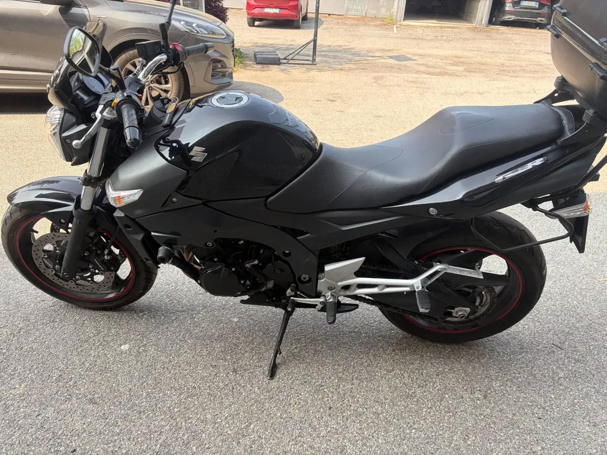 Suzuki GSR 600 (2006 - 11) (2)