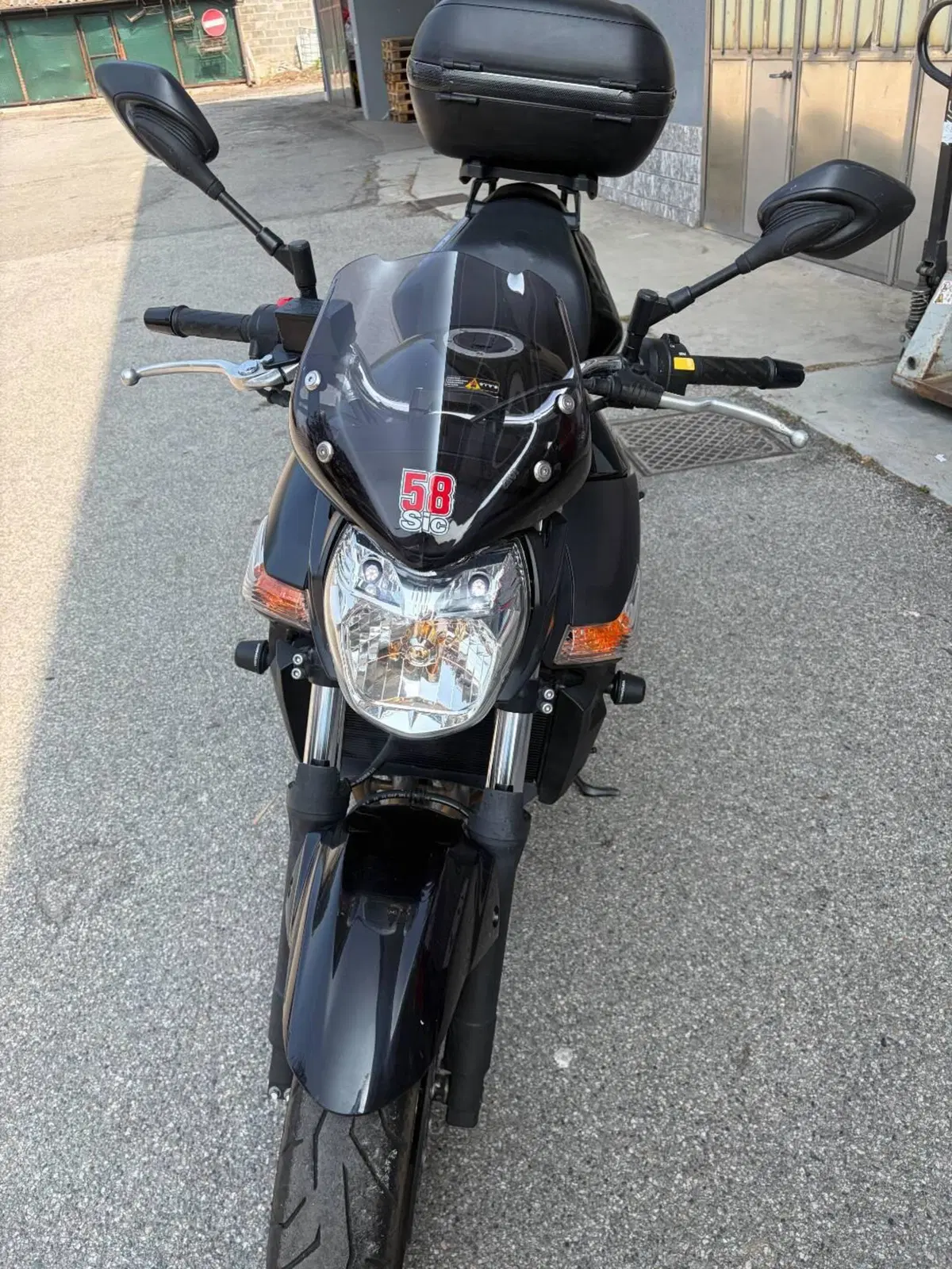 Suzuki GSR 600 (2006 - 11) (4)