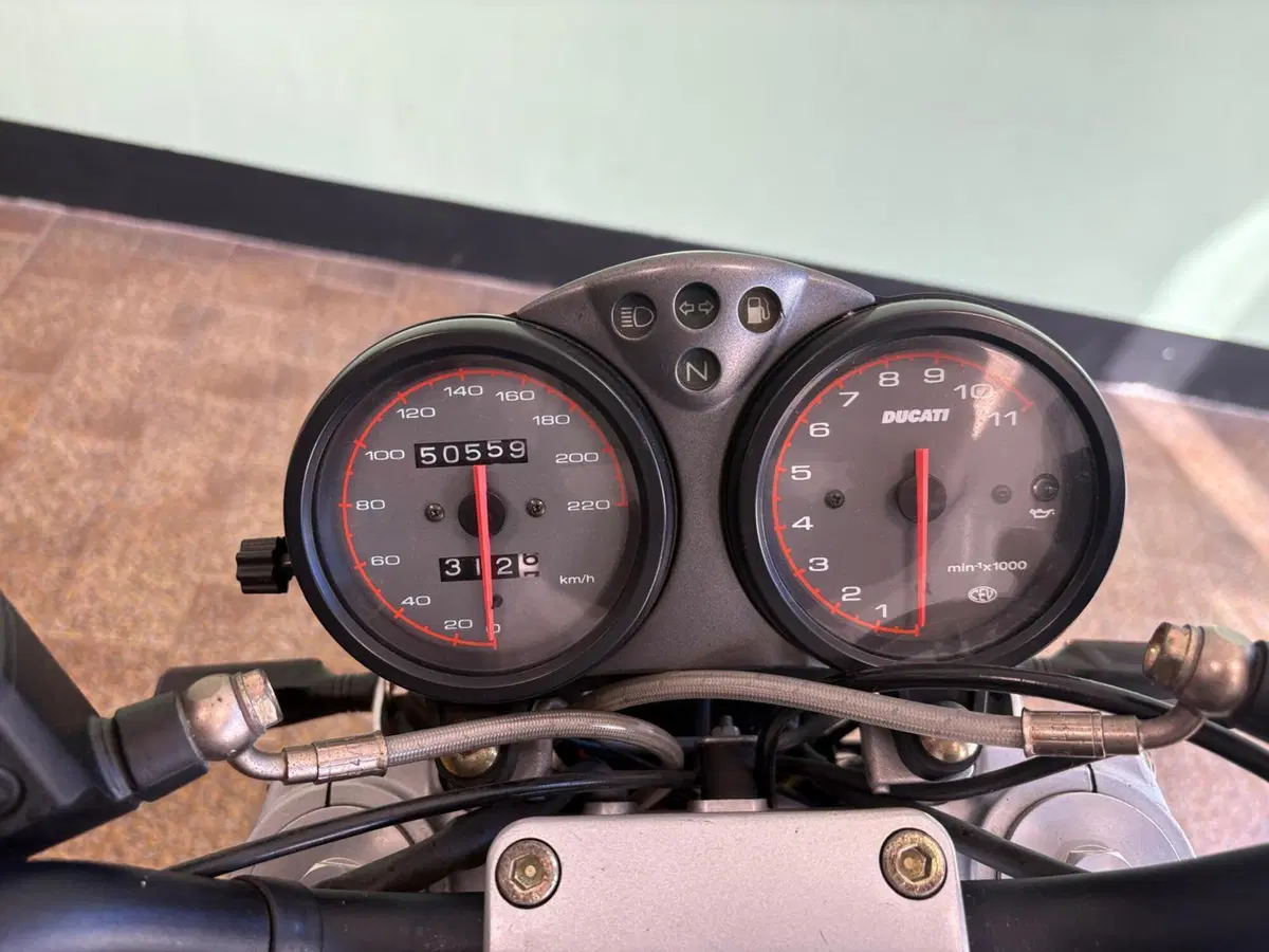 Ducati Monster 600 (1994 - 02) (5)