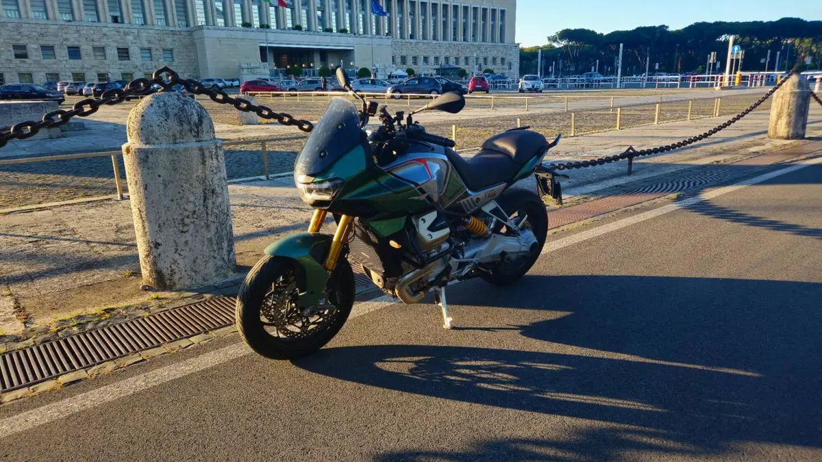 Moto Guzzi V100 Mandello S (2022 - 24) (6)