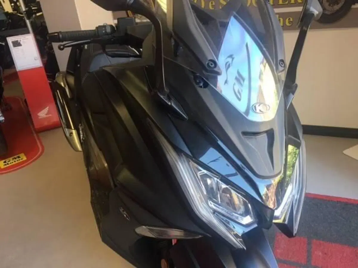 Kymco AK 550 ETS (2021 - 26) (4)
