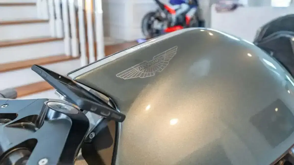 Aston Martin Brough Superior AMB001 va all'asta. Ma va male