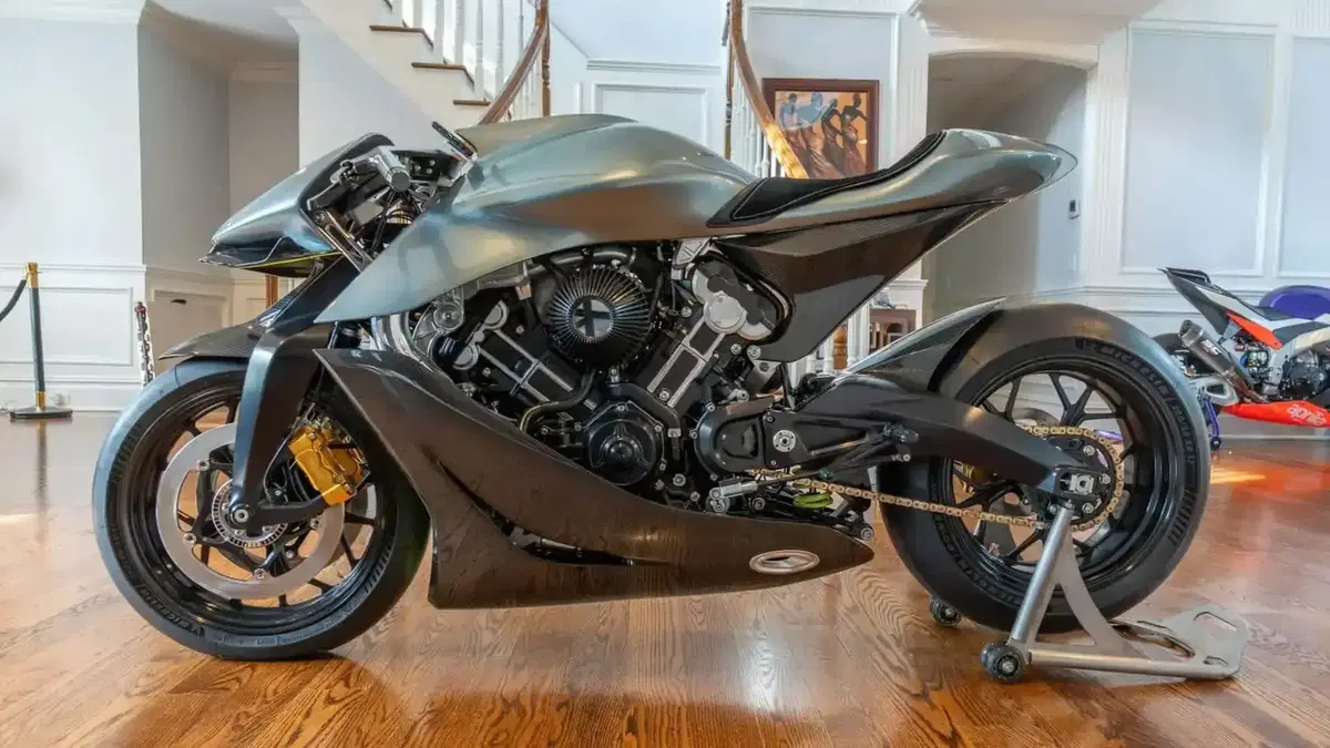Aston Martin Brough Superior AMB001 va all'asta. Ma va male (3)
