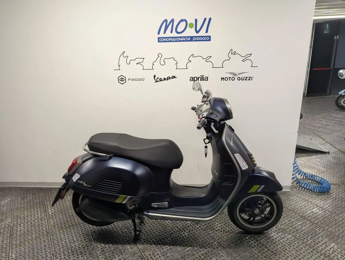 Vespa GTS 300 Super Tech (2023 - 24) (2)