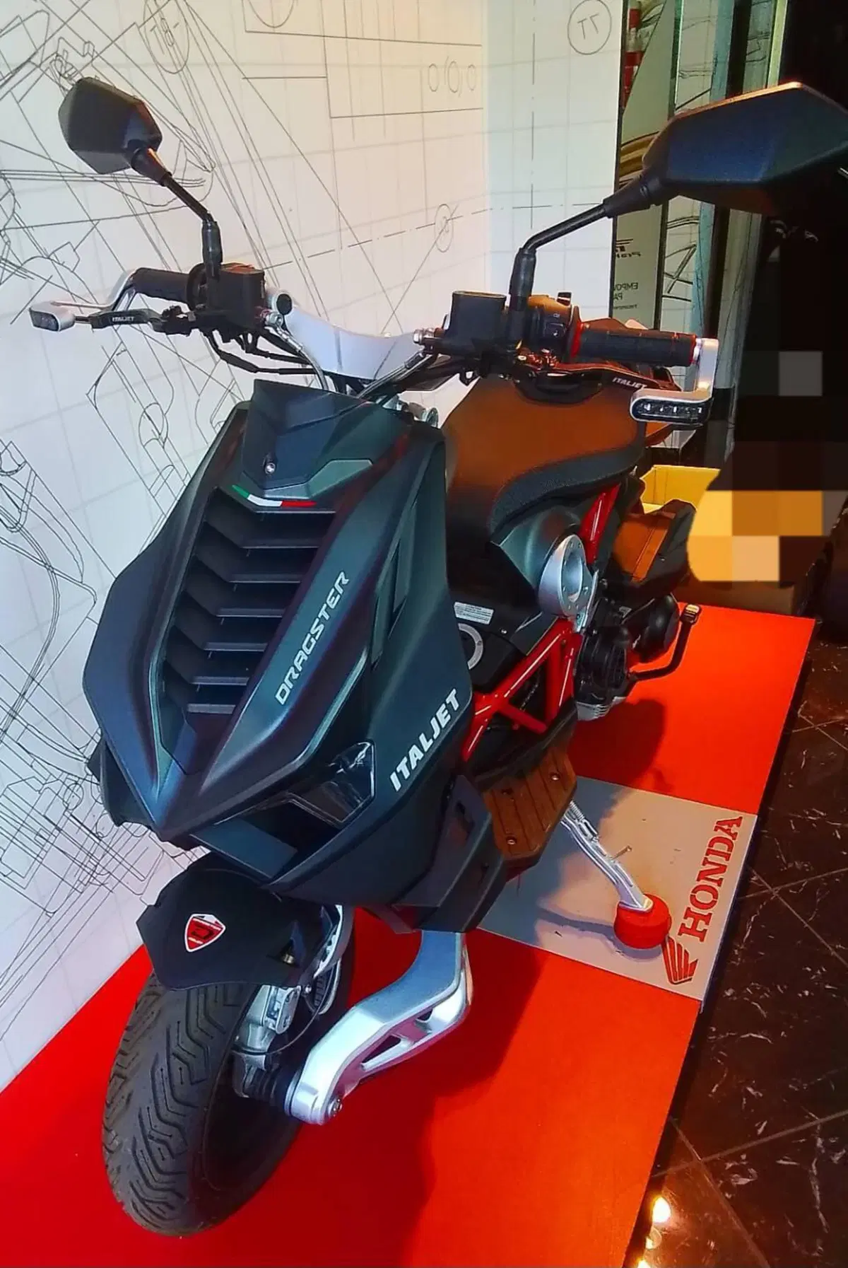 Benelli BN 302 R (2017 - 20) (3)