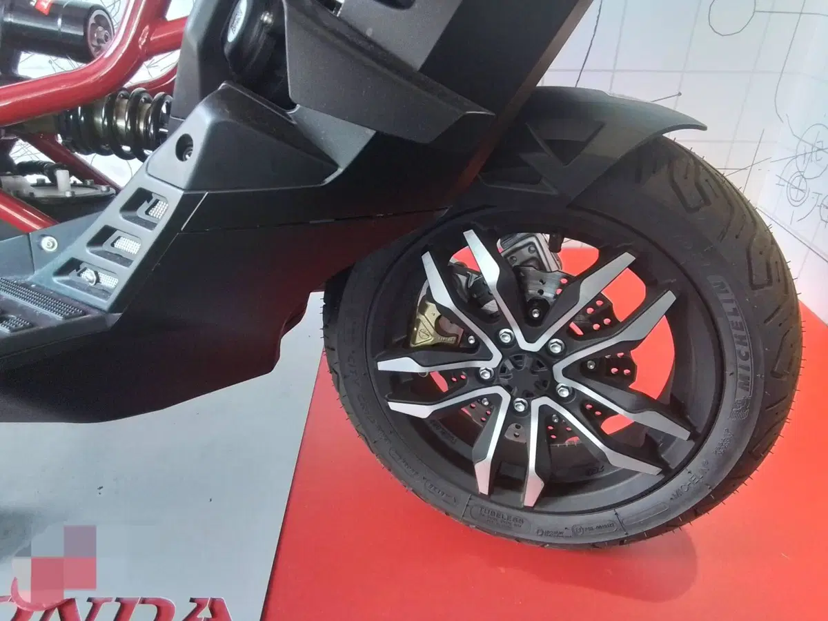 Benelli BN 302 R (2017 - 20) (12)