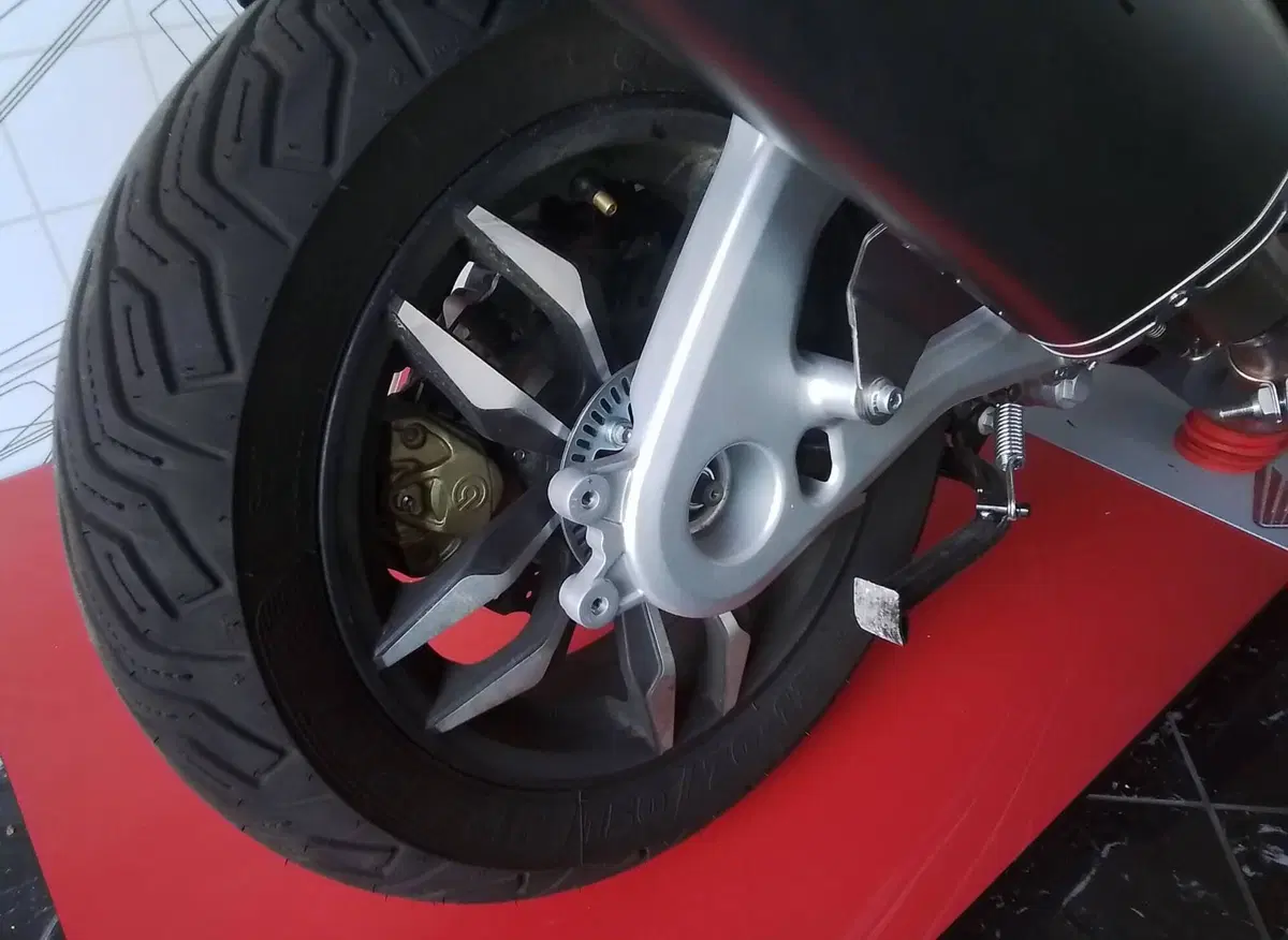 Benelli BN 302 R (2017 - 20) (13)