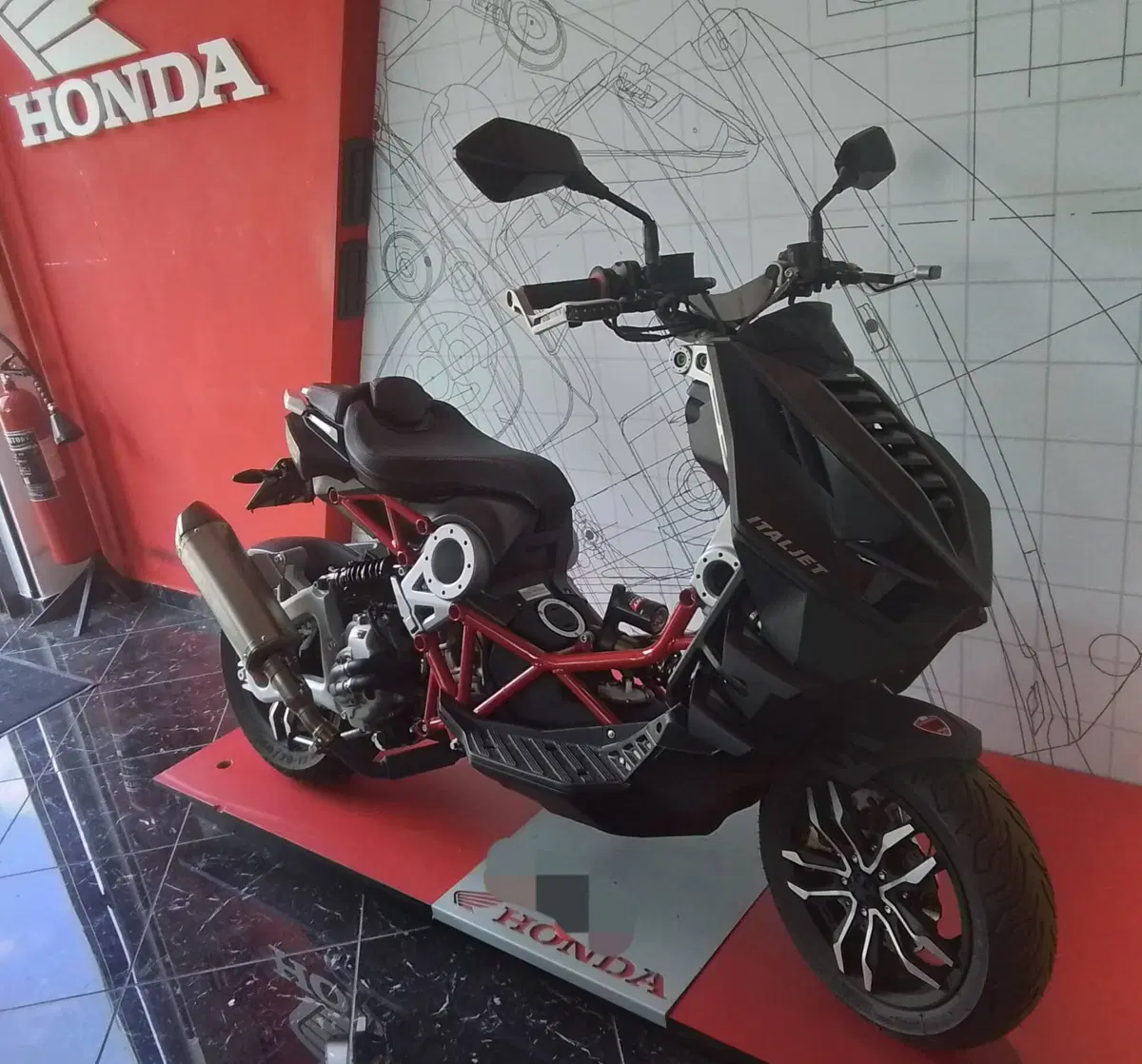 Benelli BN 302 R (2017 - 20) (16)