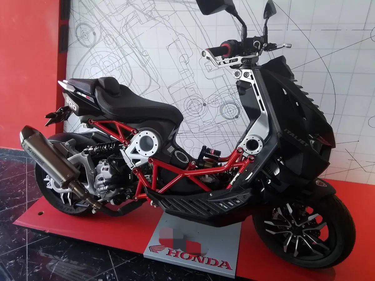 Benelli BN 302 R (2017 - 20) (18)