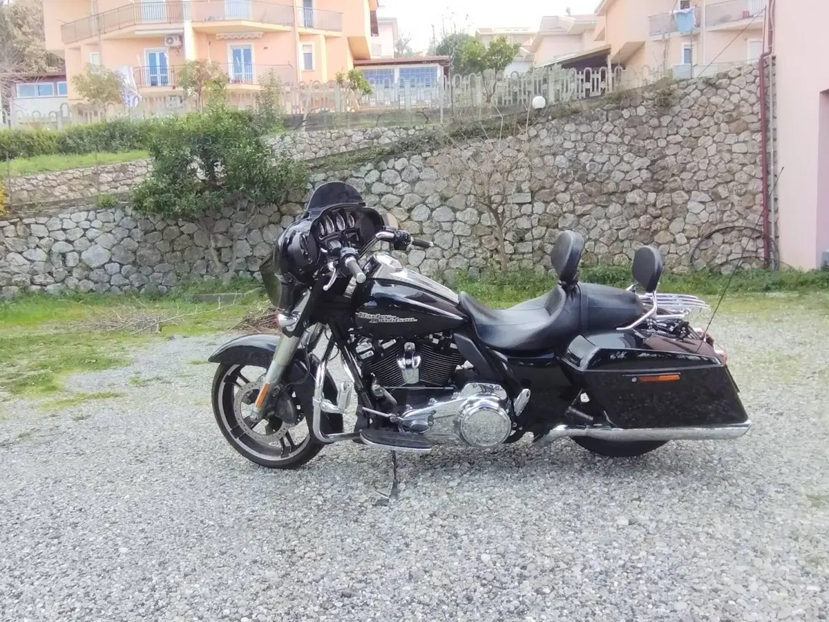 Harley-Davidson 107 Road King (2017) - FLHR (2)