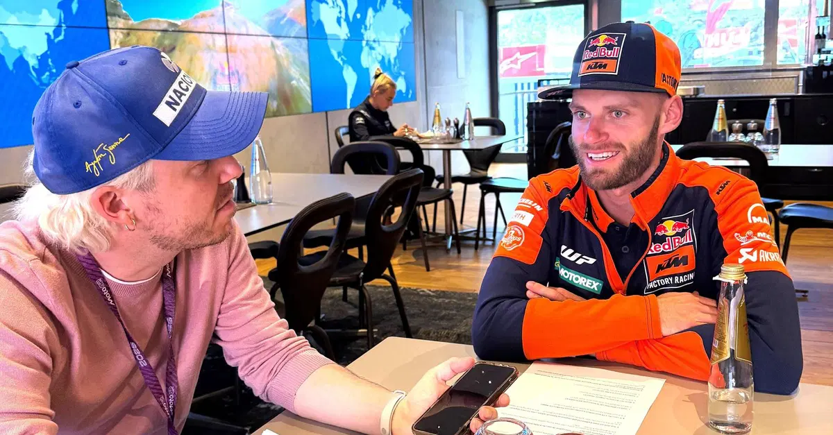 MotoGP 2026. ESCLUSIVO - Brad Binder: "A 14 anni andavo a scuola con una Suzuki GSX-600, in Sudafrica si pu&ograve;!"
