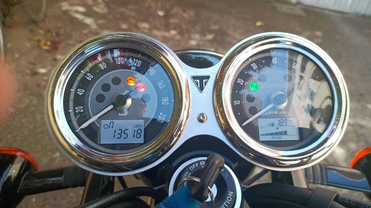 Triumph Bonneville T100 (2021 - 25) (7)