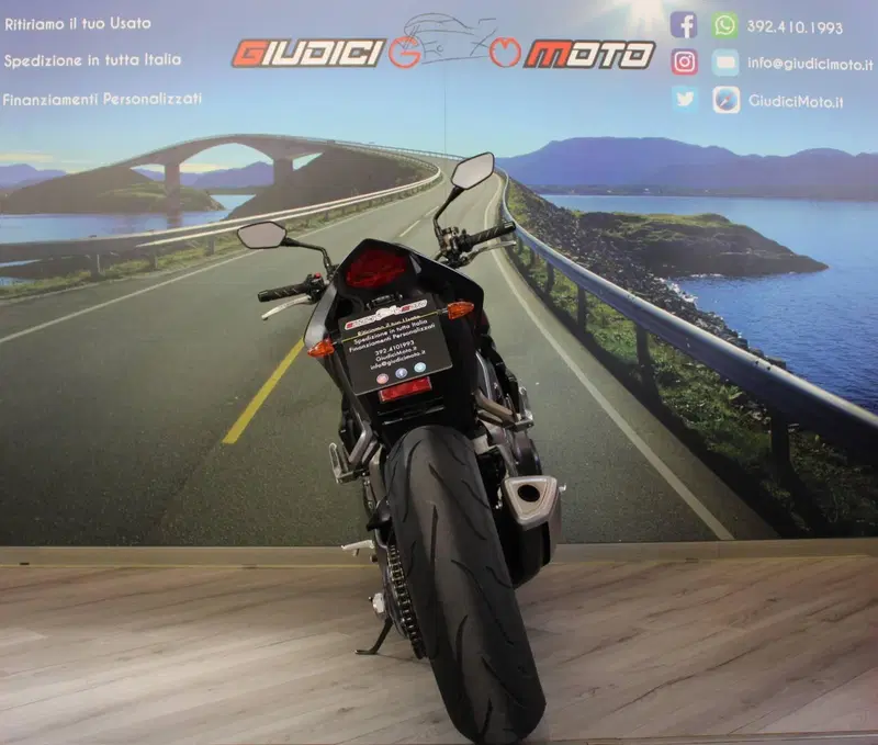 Honda CB 1000 R (2008 - 10) (4)