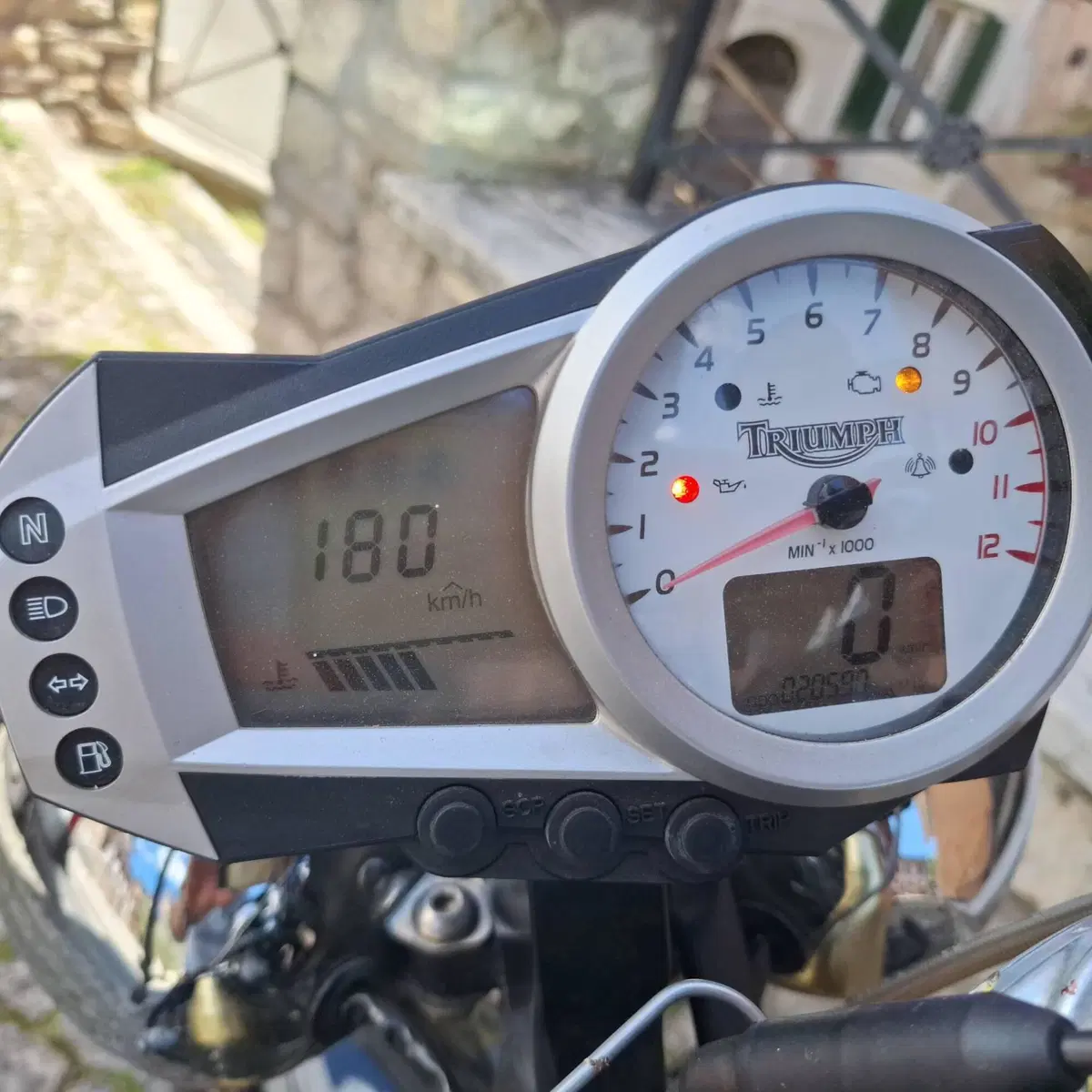Triumph Speed Triple 1050 (2005 - 11) (3)