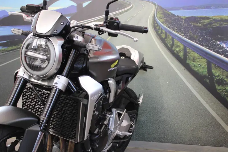 Honda CB 1000 R + Limited Edition (2019) (11)
