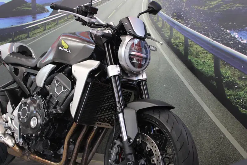 Honda CB 1000 R + Limited Edition (2019) (12)