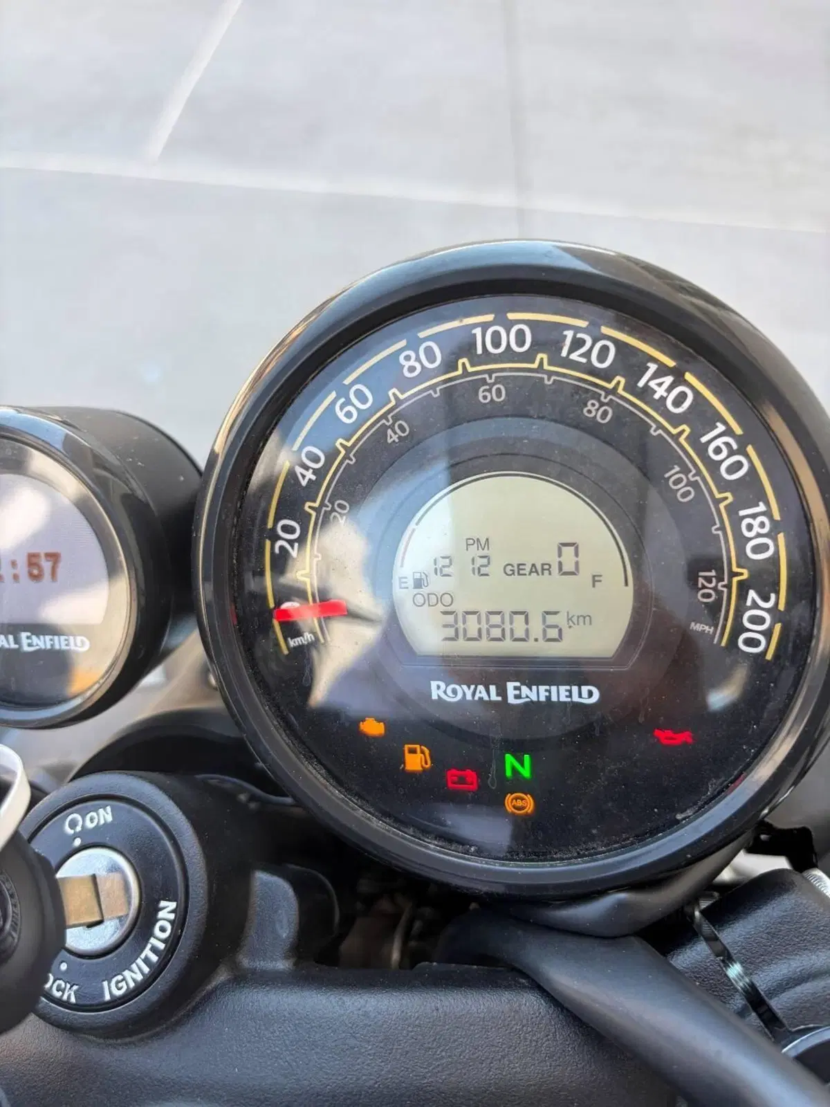 Royal Enfield Guerrilla 450 (2024 - 26) (3)