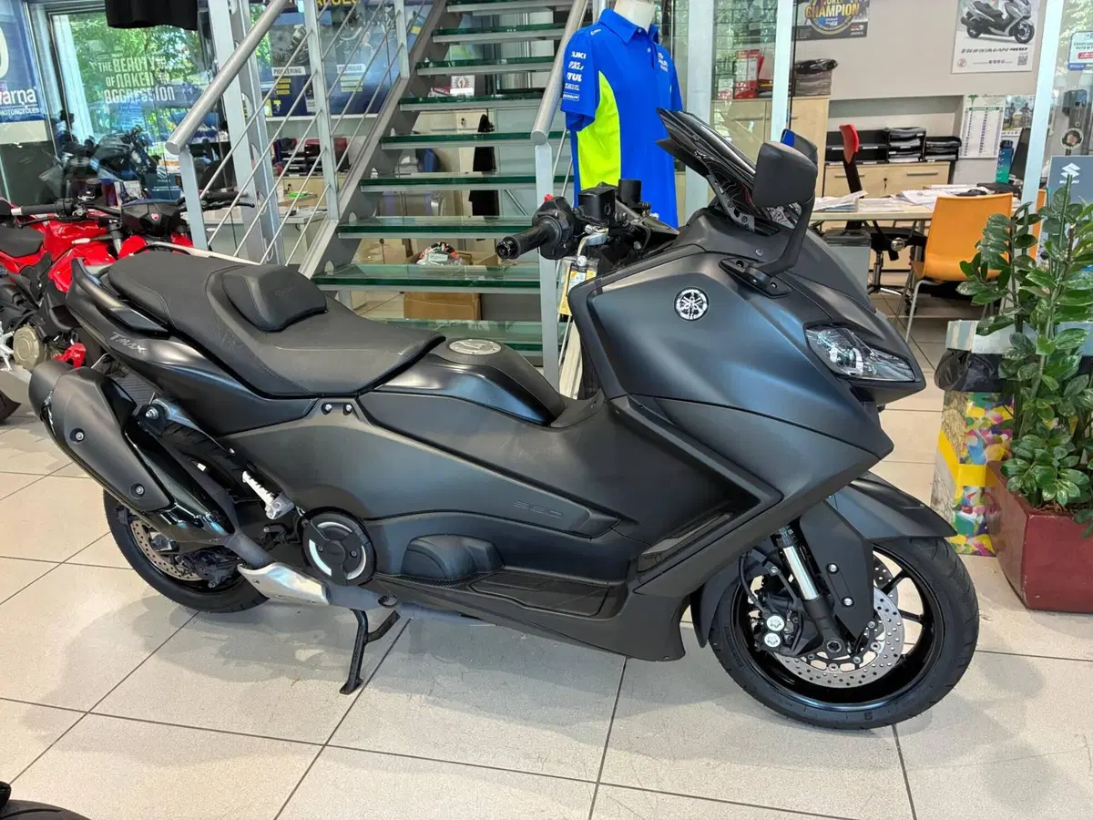 Yamaha T-Max 560 (2022 - 24)