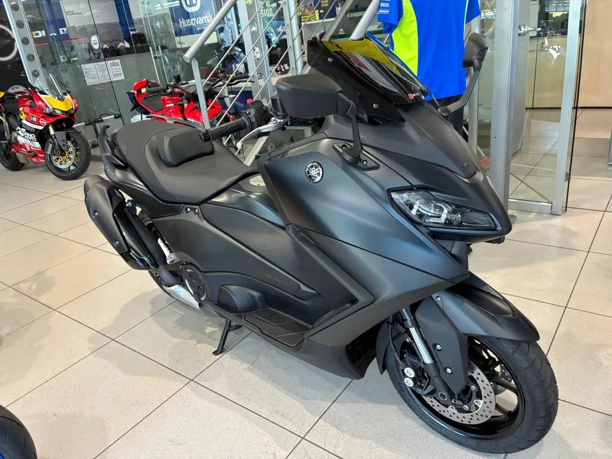 Yamaha T-Max 560 (2022 - 24) (2)