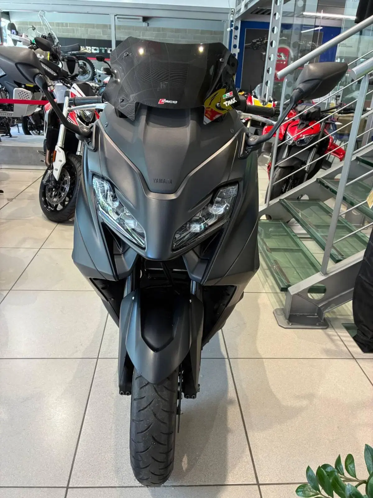 Yamaha T-Max 560 (2022 - 24) (3)