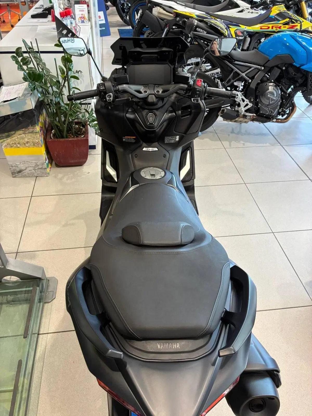 Yamaha T-Max 560 (2022 - 24) (8)