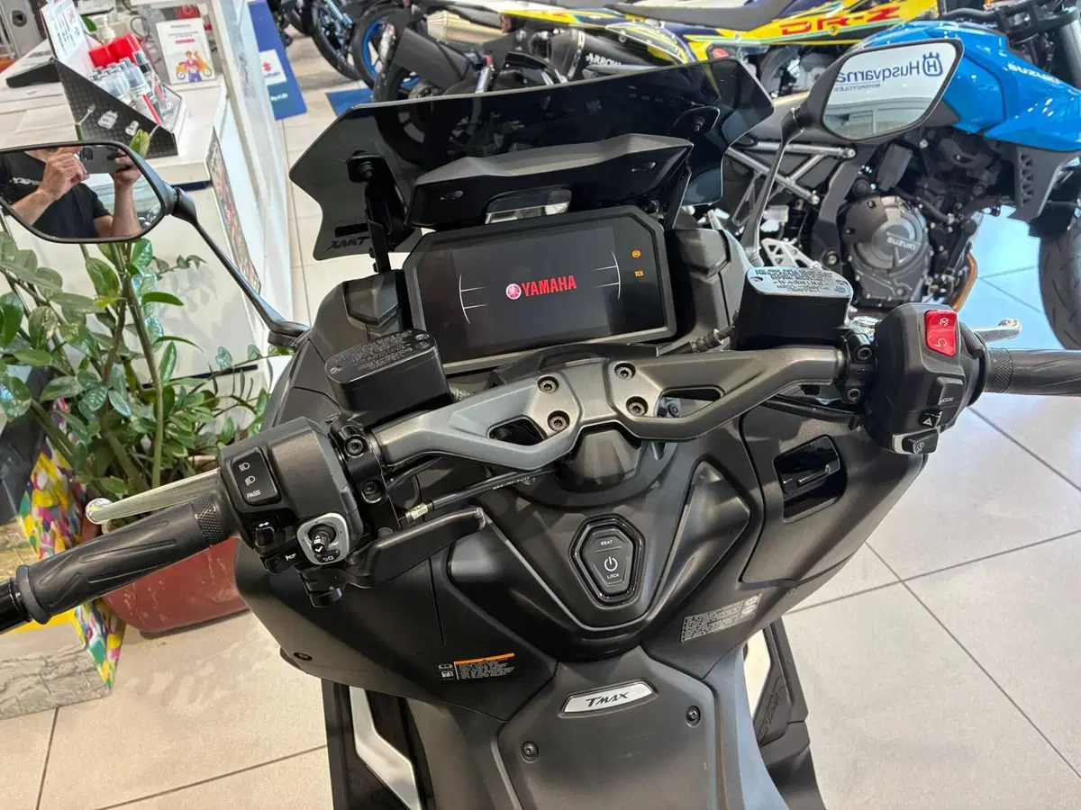 Yamaha T-Max 560 (2022 - 24) (9)
