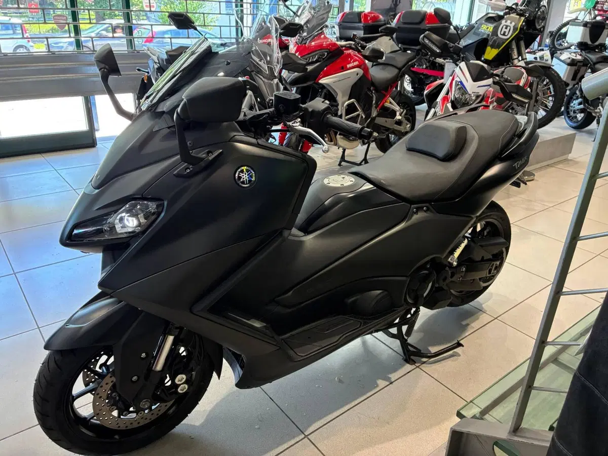 Yamaha T-Max 560 (2022 - 24) (10)