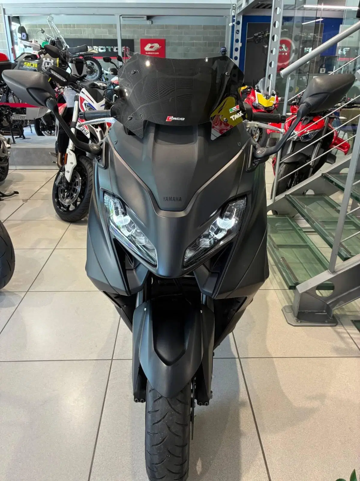 Yamaha T-Max 560 (2022 - 24) (11)