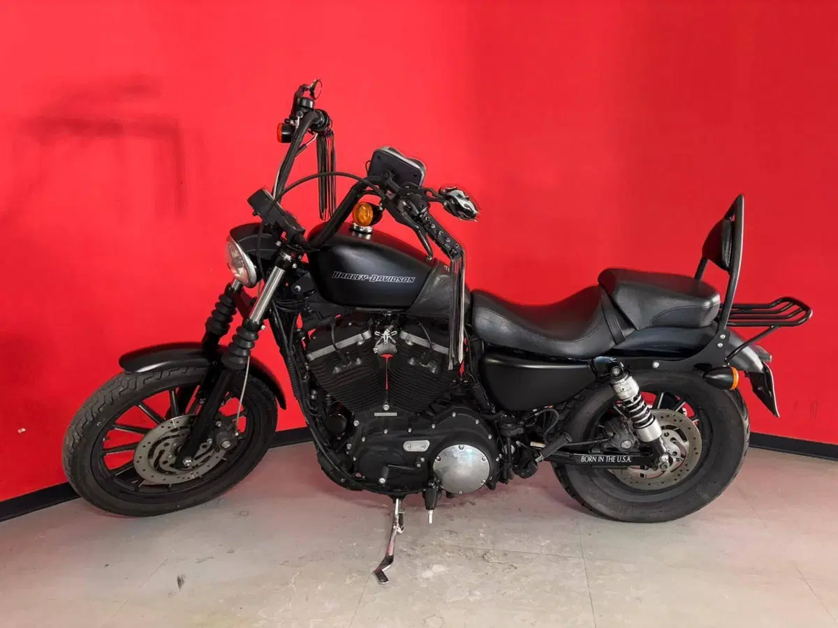 Harley-Davidson 883 Iron (2009 - 11) - XL 883N (3)