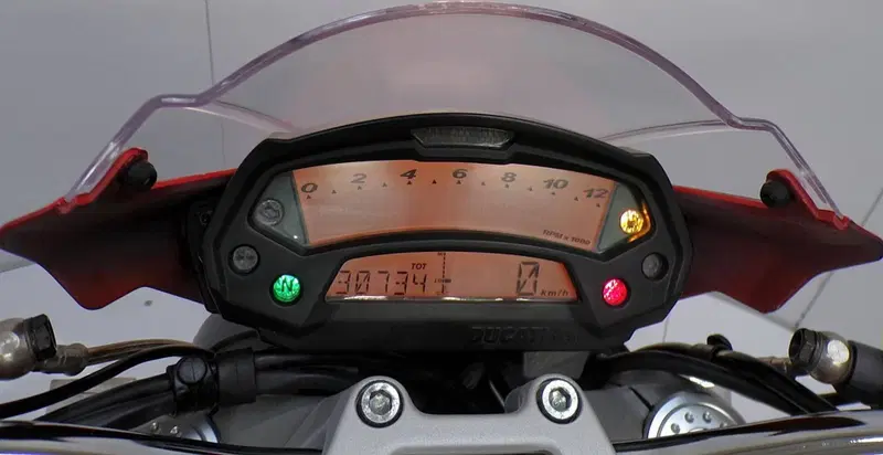 Ducati Monster 696 (2008 - 13) (11)