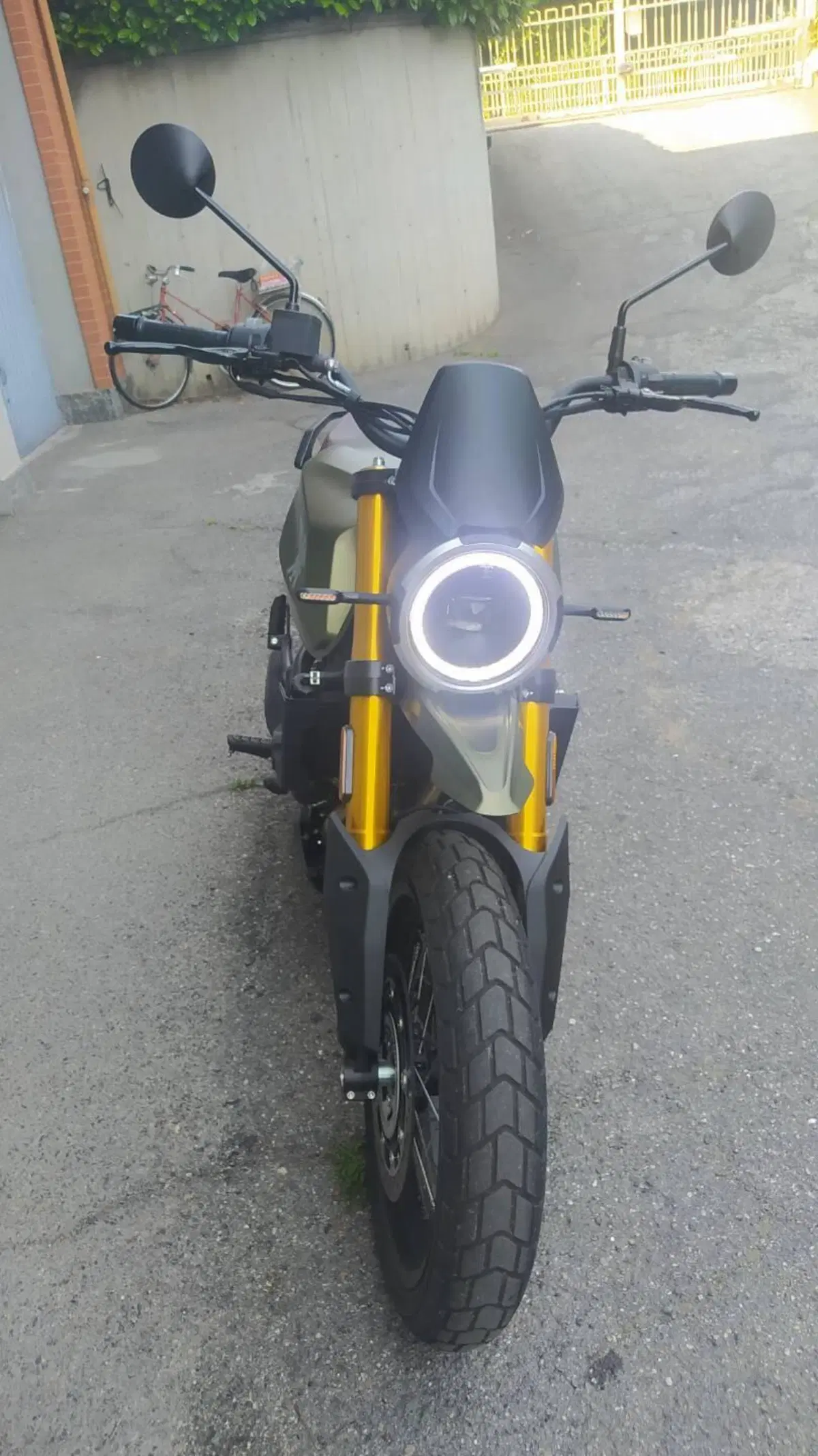 Moto Morini SEIEMMEZZO SCR (2022 - 26) (4)