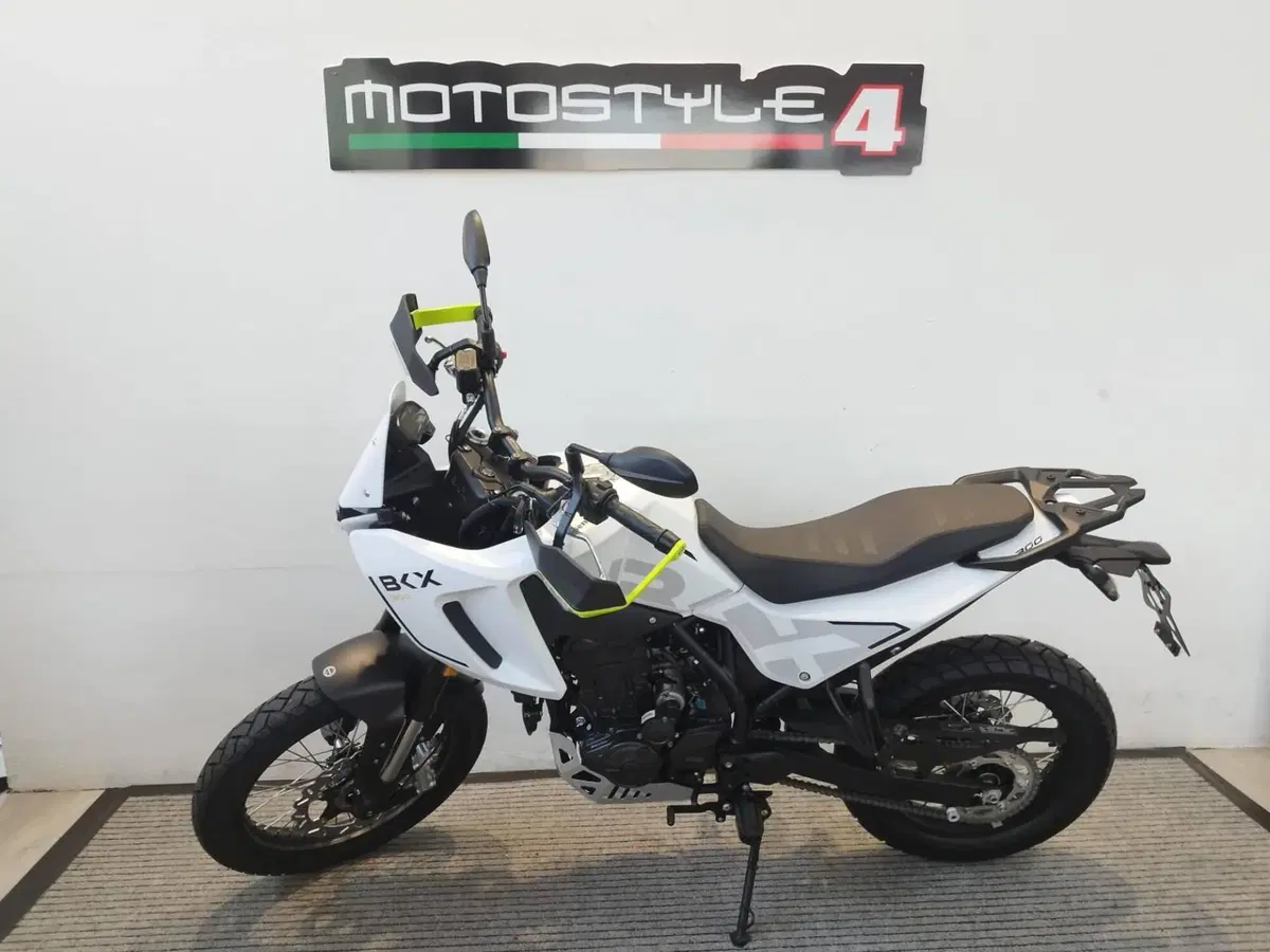 Benelli BKX 300 (2026) (2)
