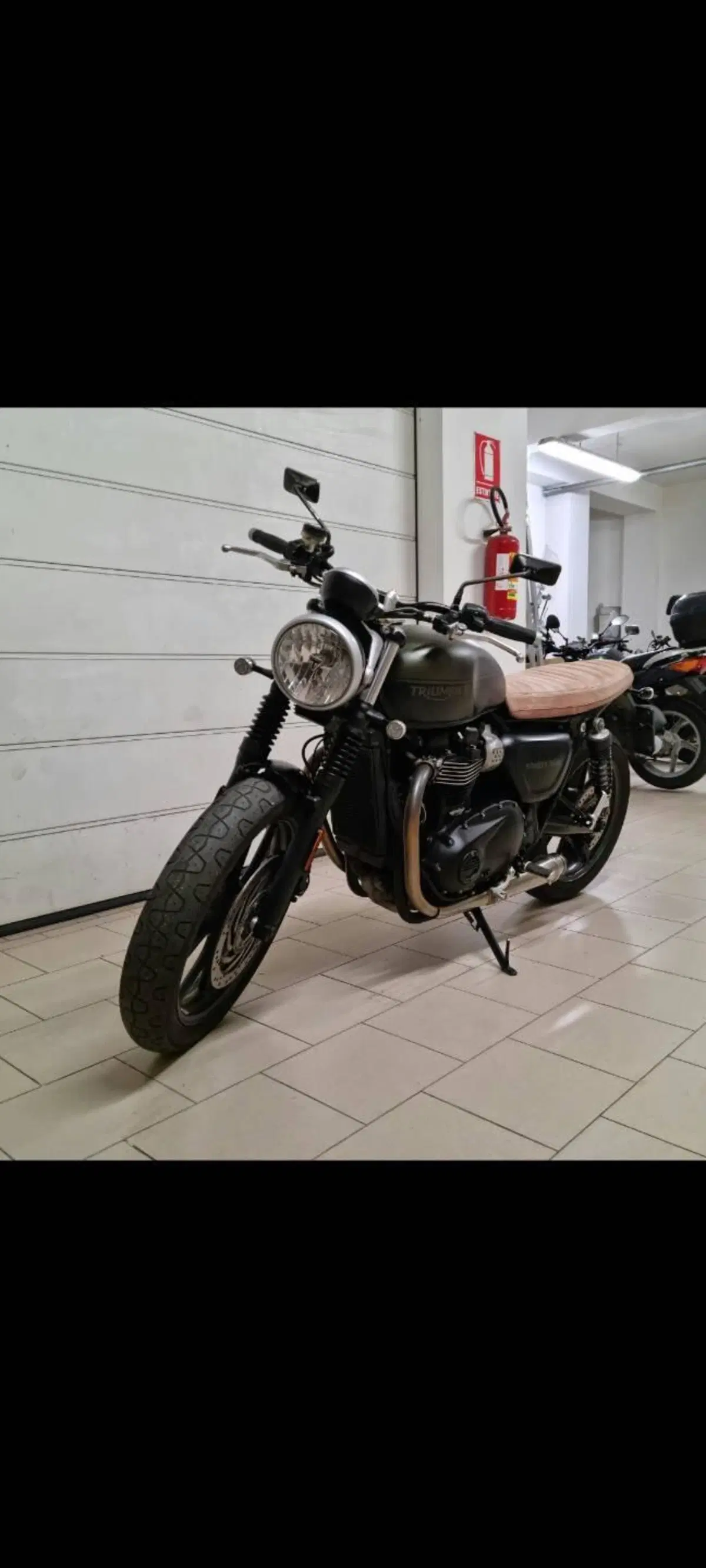 Triumph Street Twin 900 (2016) (3)