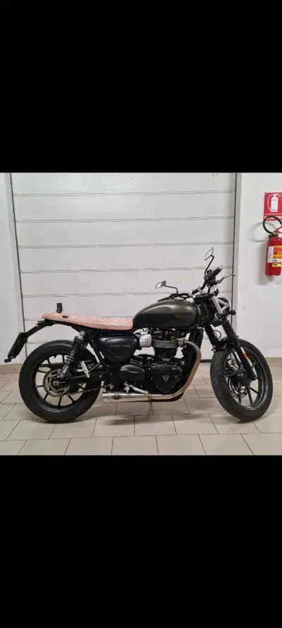 Triumph Street Twin 900 (2016) usata