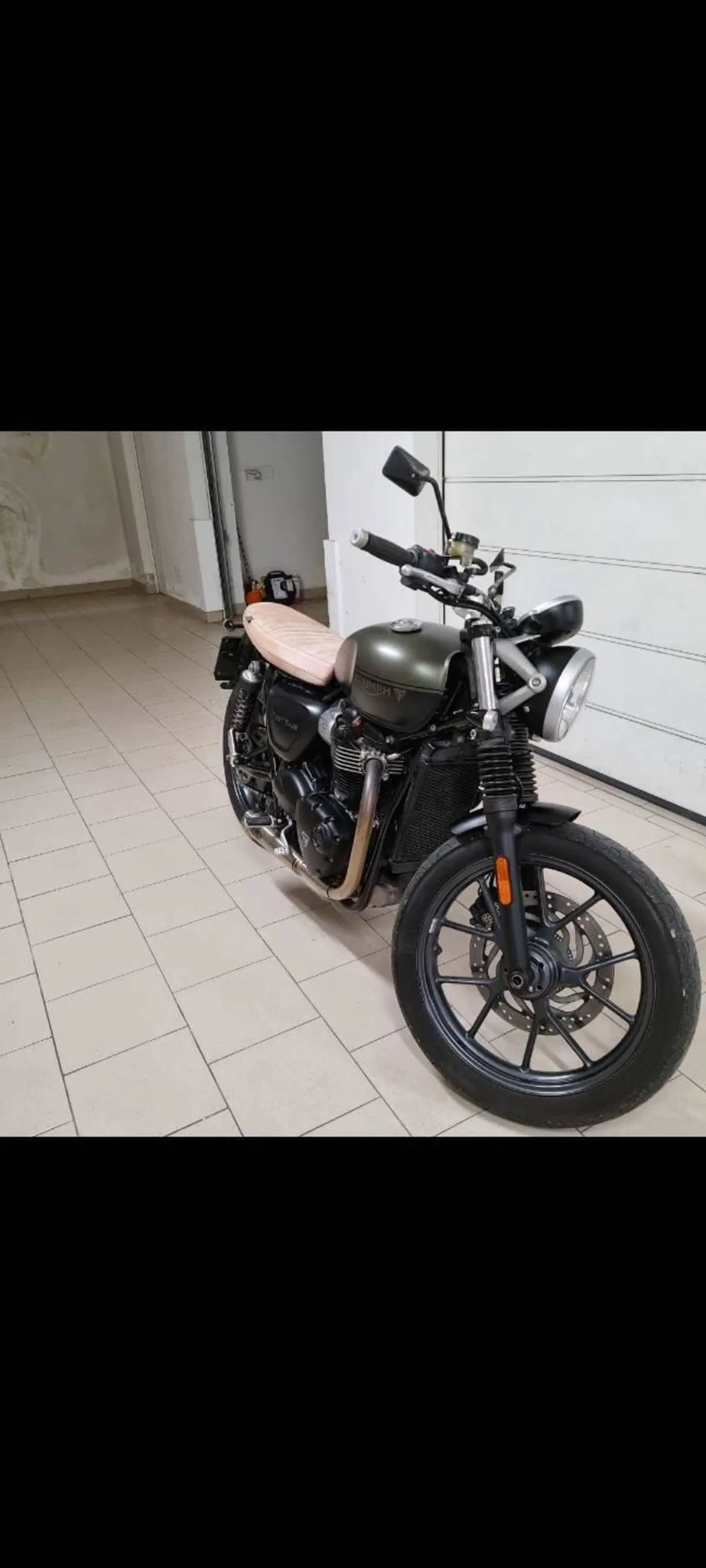 Triumph Street Twin 900 (2016) (6)
