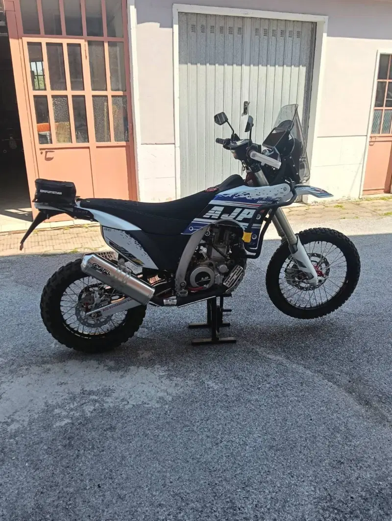AJP PR7 650 Adventure (2021 - 24) (4)